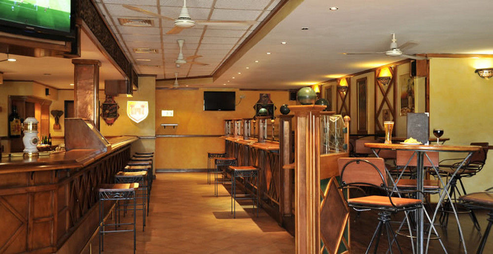 Cresta Oasis Hotel Harare Restoran gambar